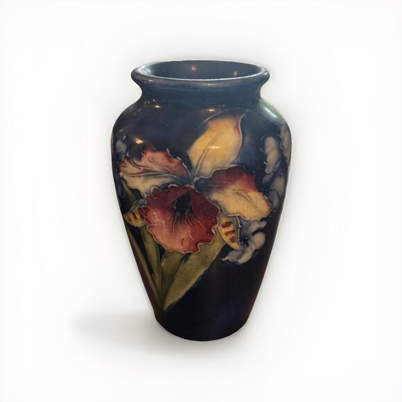 Vintage 4.5” Moorcroft Art Pottery Cobalt Blue Orchid Iris Vase - Picture 3 of 5